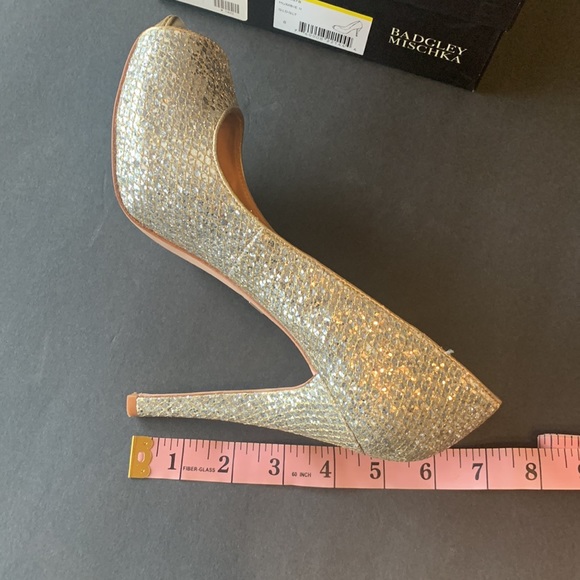 Badgley Mischka Gold Peep-Toe Evening Pumps - Picture 10 of 11